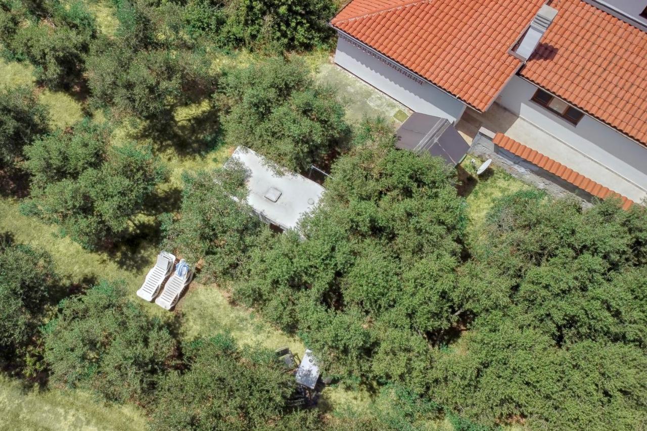 Tatum inny Pula Bagian luar foto