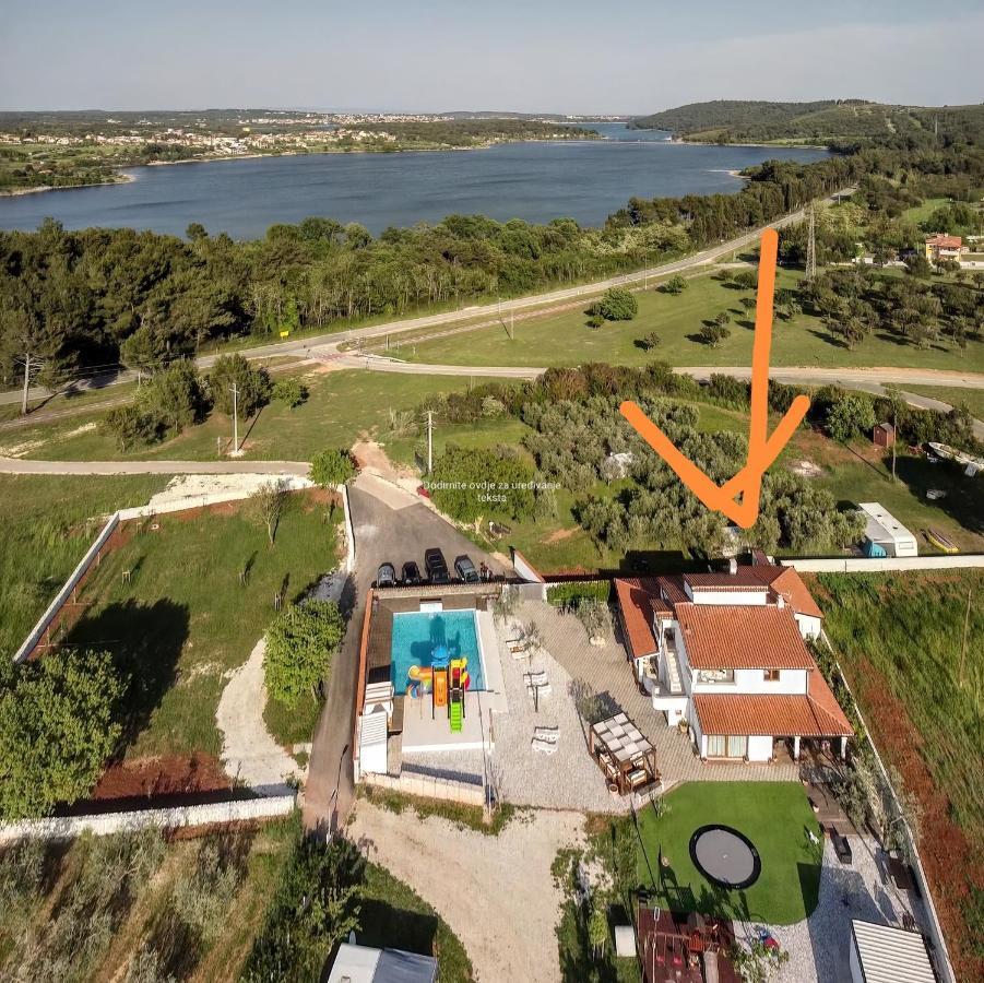 Tatum inny Pula Bagian luar foto